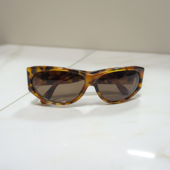 Vintage Gucci sunglasses - Picture 6 of 9